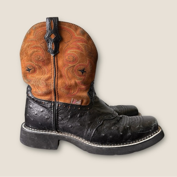 Justin Boots Ladies Gypsy Casual Boot with Black Ostrich Print w/ Perfed Saddle - Picture 1 of 14